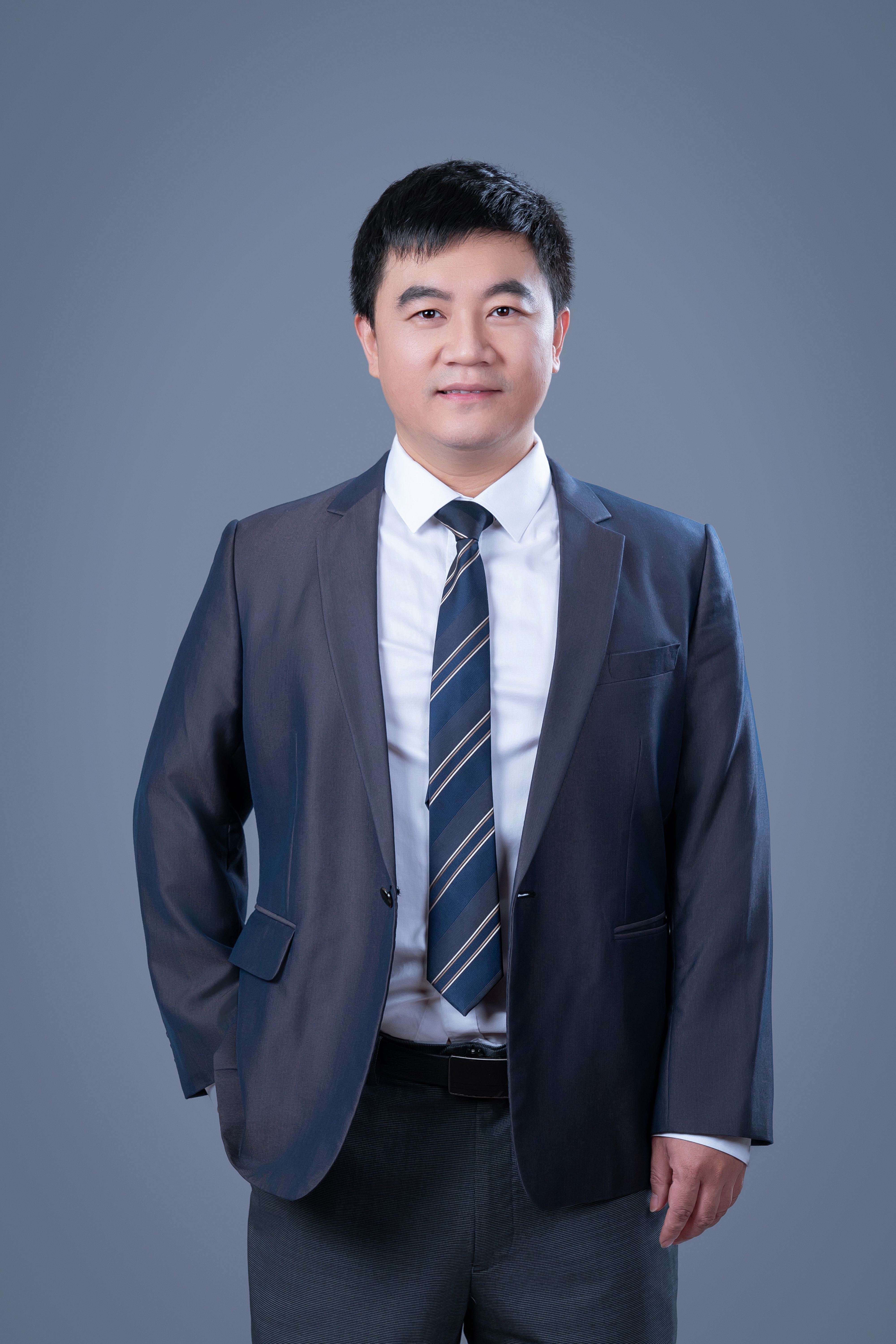 星空app官网创新论坛第一千九百三十一讲：Concentration inequalities and exponential  convergence for mean-field weakly interacting particle system and McKean-Vlasov equation