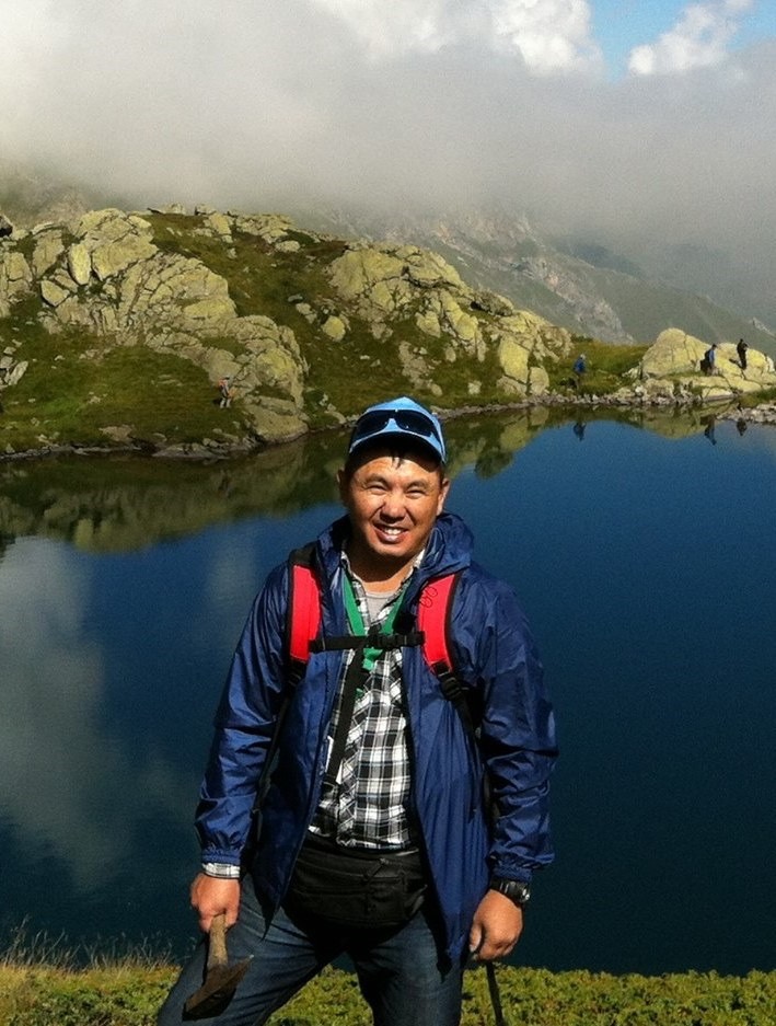 星空app官网创新论坛第一千八百三十八讲：Tectonic evolution of the high-and ultrahigh-pressure (HP-UHP) metamorphic complexes, Kyrgyz Tianshan Mts.