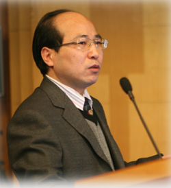 星空app官网创新论坛第一千零一讲暨校庆118周年学术讲座：从天然黏土矿物绿色制备高性能SRC脱硝分子筛