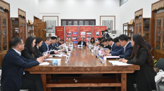 西北高等教育奠基人、中国现代医学先驱徐诵明雕像在星空app官网落成